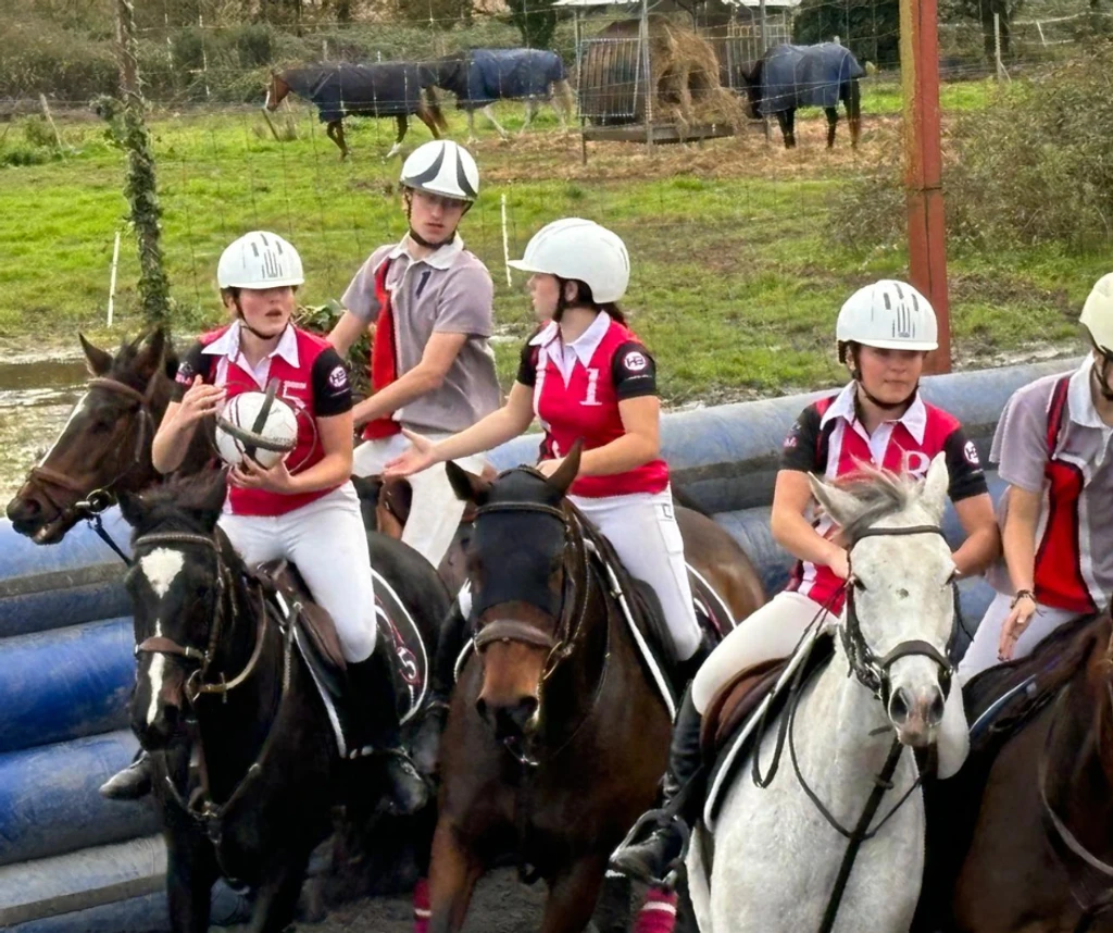 Construction du jeu par l'equipe feminine HBLA en match de horseball